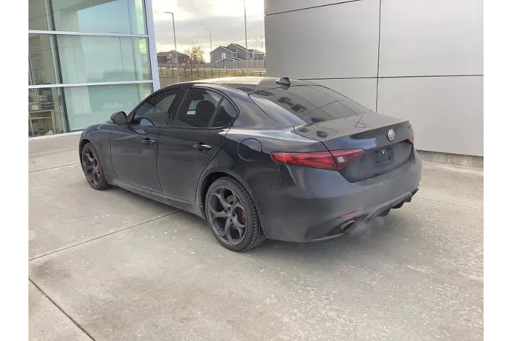 $18345 : Alfa Romeo Giulia 2018 AWD T image 2