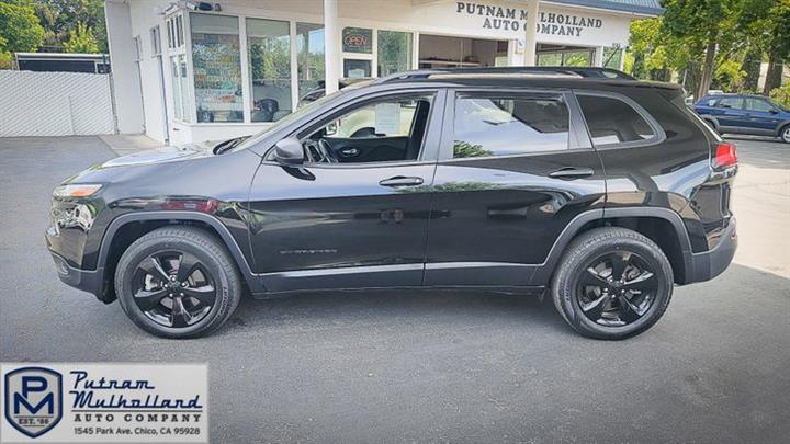 2017 Cherokee Sport Altitude image 5