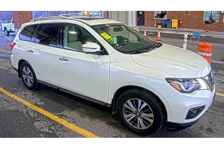 $7995 : 2017 Pathfinder SL image 3