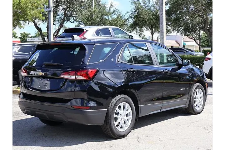 $17995 : Chevrolet Equinox 2024 LS 4d image 8