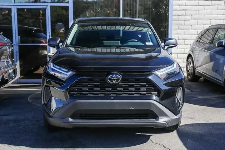 $27495 : Toyota RAV4 2025 AWD LE 4dr image 2