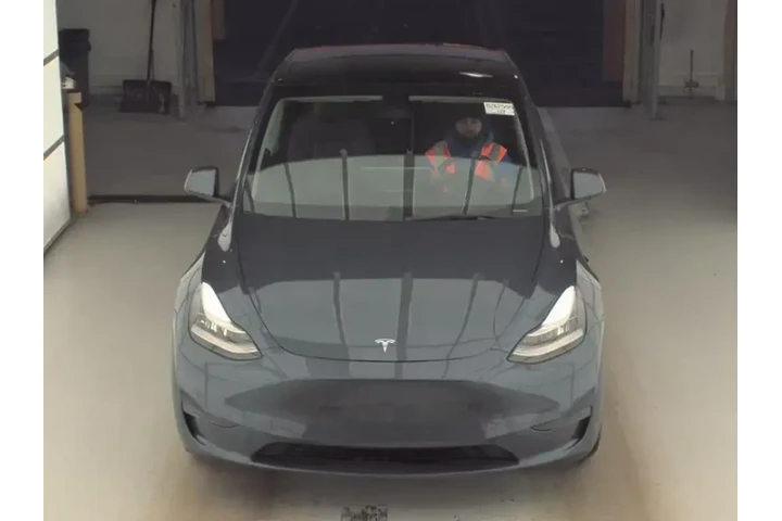 $29893 : Tesla Model Y 2023 AWD 4dr C image 2