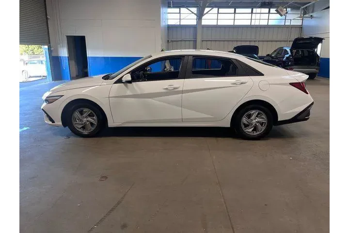 $19947 : Hyundai ELANTRA 2024 SE 4dr image 6