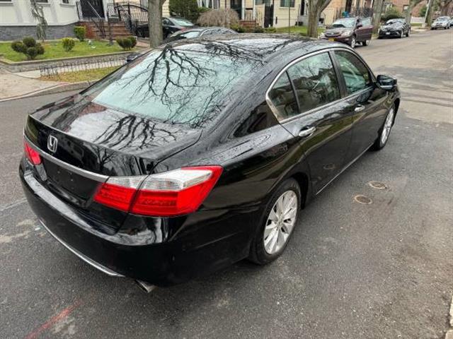 $5600 : Like New 2015 Honda Accord image 3