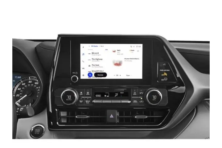 Toyota Highlander 2024 LE 4d image 10