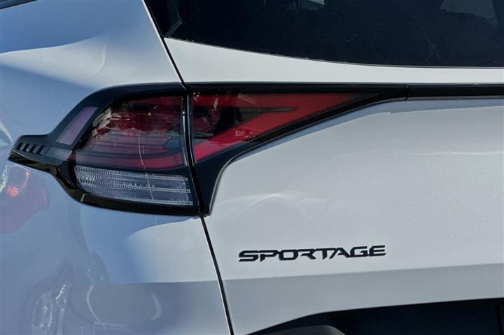 $33495 : New 2025 Sportage X-Line image 7