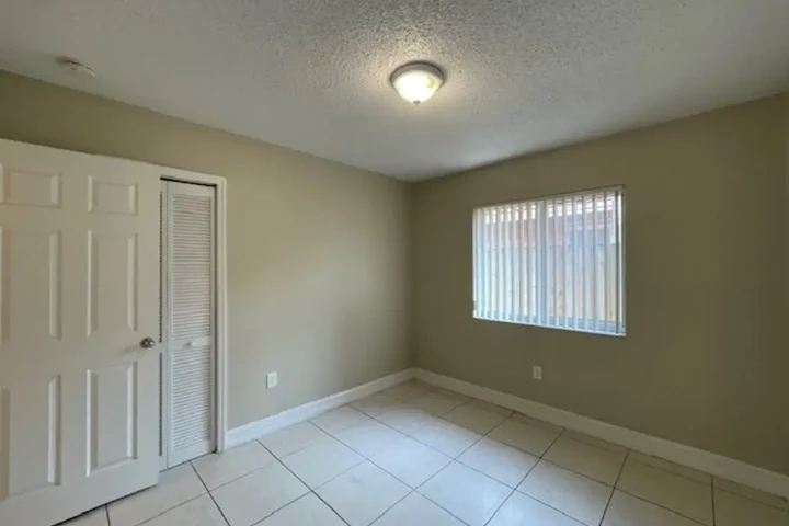 $1355 : 3 Bedroom home in Las Vegas image 7