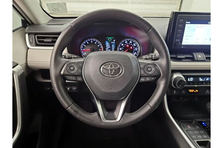 $25998 : Toyota RAV4 2021 AWD XLE 4dr image 10