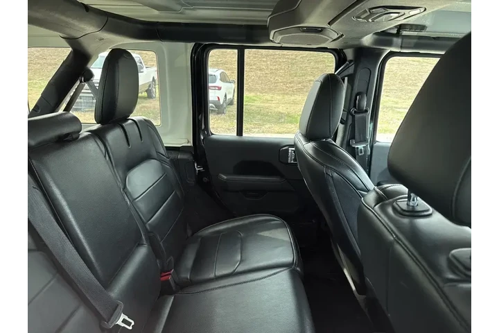 $31988 : Jeep Wrangler 2023 4x4 Sahar image 7