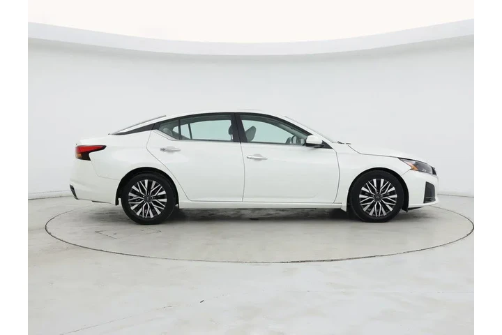 $21998 : Nissan Altima 2023 2.5 SV 4d image 7