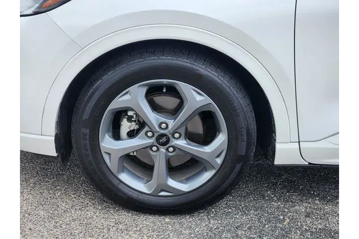 $18995 : Ford Escape 2023 ST-Line 4dr image 9