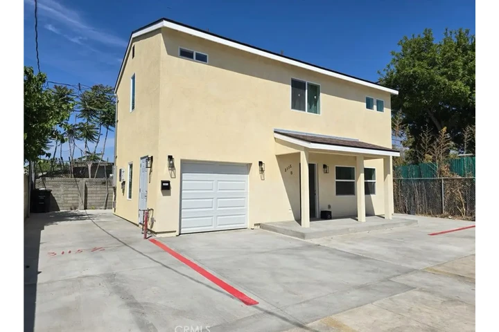 $2345 : Nice 3 Bed/2Bath Apt in LA image 1