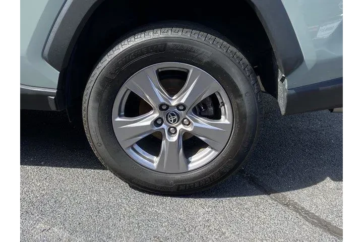 $19888 : Toyota RAV4 2023 XLE 4dr SUV image 9