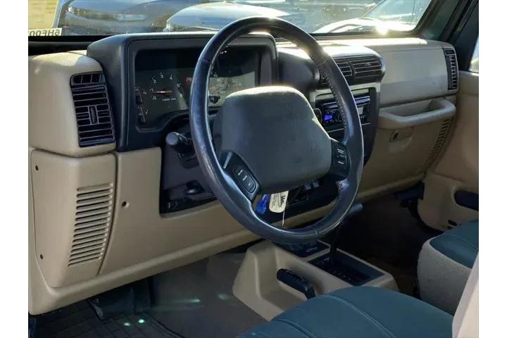 $10991 : Jeep Wrangler 2001 2dr Sahar image 10