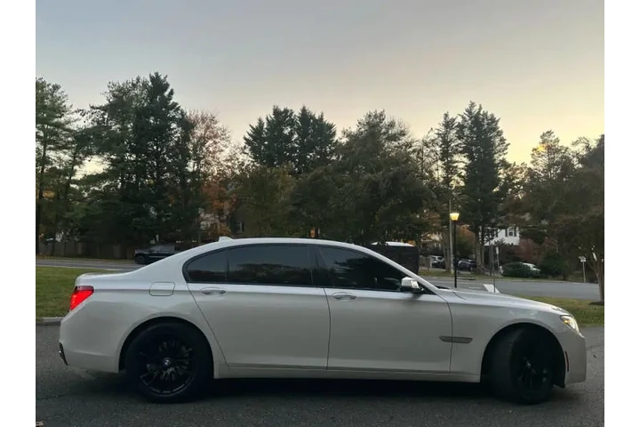 $13990 : 2015 BMW 7 Series 740Li xDrive image 8