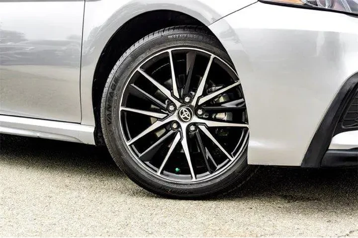 $23270 : Toyota Camry 2024 SE 4dr Sed image 2