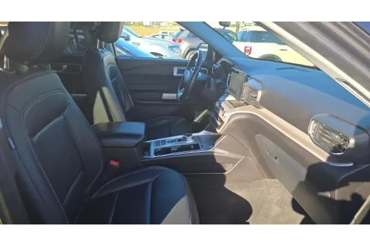 $29950 : Ford Explorer 2022 XLT 4dr S image 8