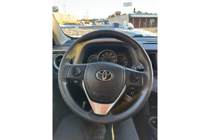 $14650 : 2016 RAV4 LE image 10