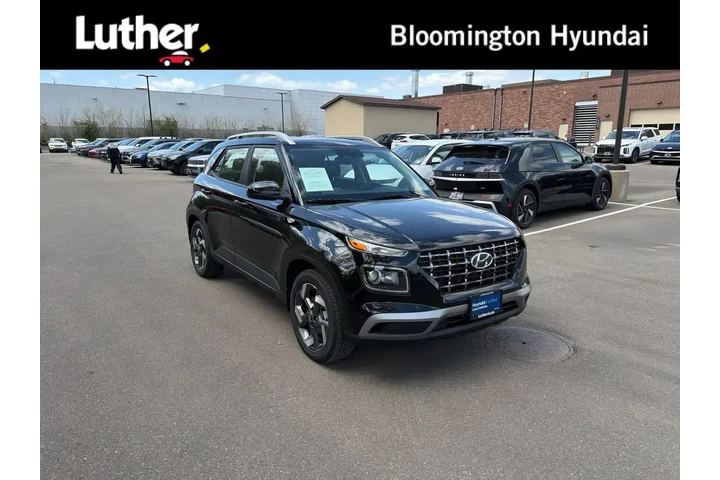 $23350 : Hyundai VENUE 2026 SEL 4dr C image 1