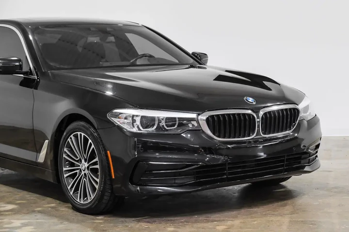 $17490 : 2019 5 Series 530i image 10