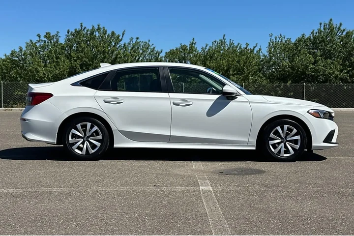 $24981 : Honda Civic 2024 LX 4dr Seda image 2