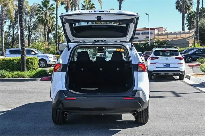 $26000 : Toyota RAV4 2024 AWD LE 4dr image 9
