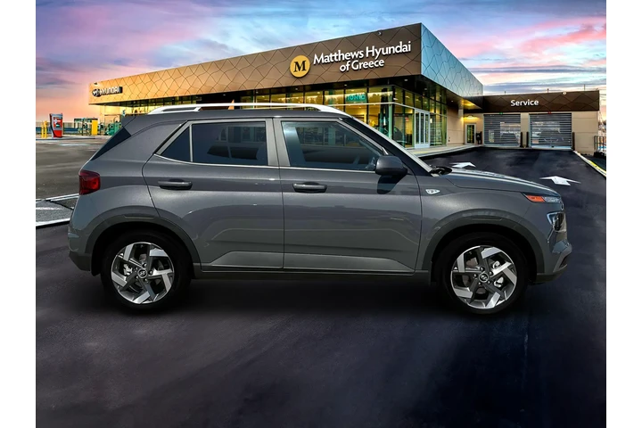 $14799 : Hyundai VENUE 2024 SEL 4dr C image 9