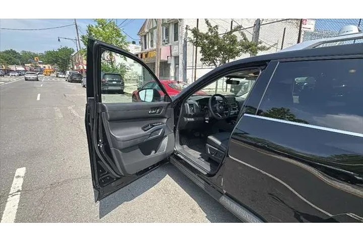 $37495 : Nissan Pathfinder 2025 AWD S image 10