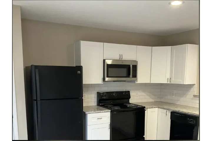 $1300 : Low income single family house image 2