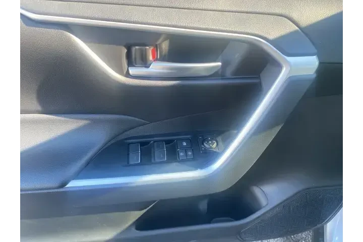 $32888 : Toyota RAV4 2025 XLE Premium image 10