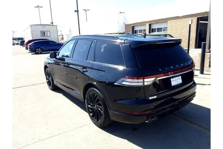 $39995 : 2022 Aviator Reserve image 8