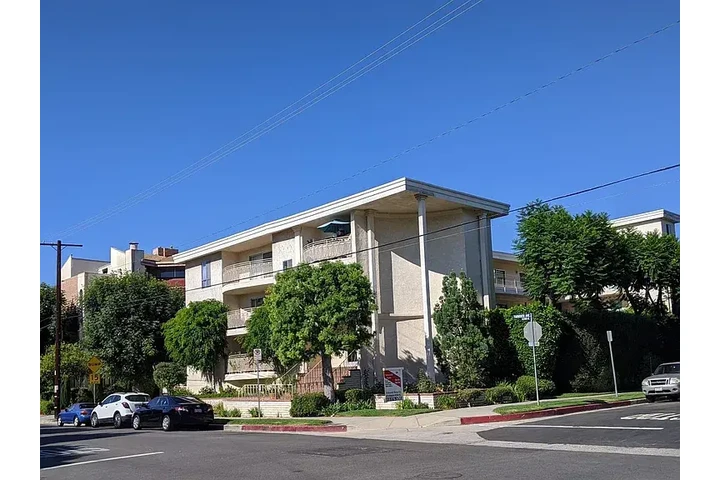 $800 : DREAM APARTMENT WAITING image 6