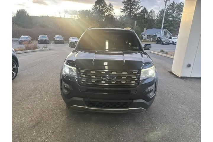 $12299 : Ford Explorer 2017 AWD XLT 4 image 1