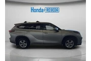 $29898 : Toyota Highlander 2022 LE 4d thumbnail
