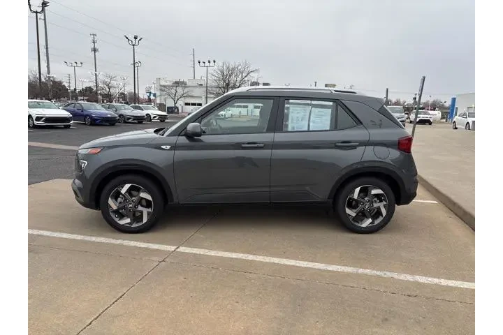 $22499 : Hyundai VENUE 2025 SEL 4dr C image 2