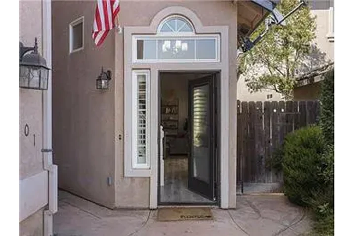 $2900 : Rental property with 3 bedro image 3