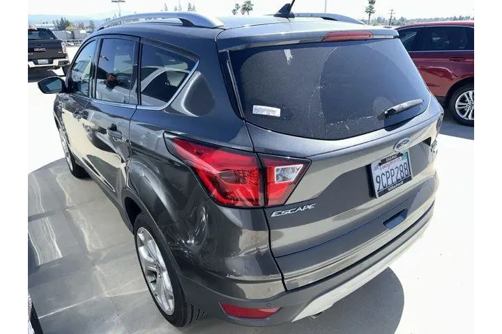 $21900 : Ford Escape 2019 Titanium 4d image 2