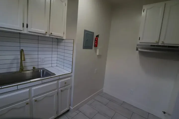 $1379 : LA. APARTAMENTO SINGLE image 2