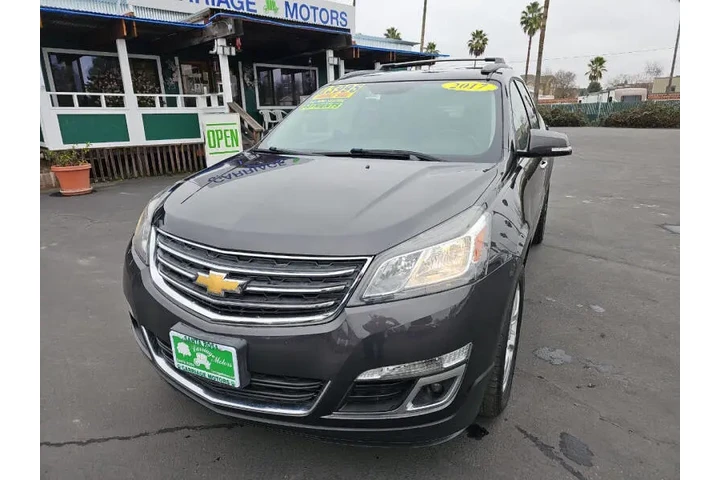 $13995 : 2017 Traverse LT image 3
