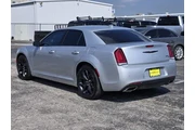 $21991 : Chrysler 300 2021 S V6 4dr S thumbnail