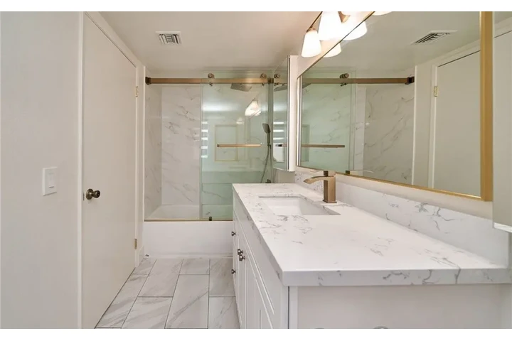 $1950 : 2Bedroom Apt in Vermont Ave image 9