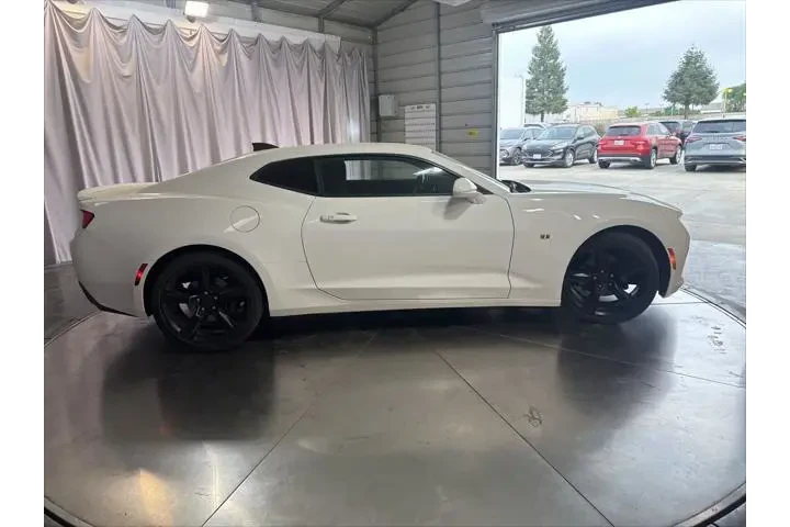 $12970 : Chevrolet Camaro 2017 LT 2dr image 4