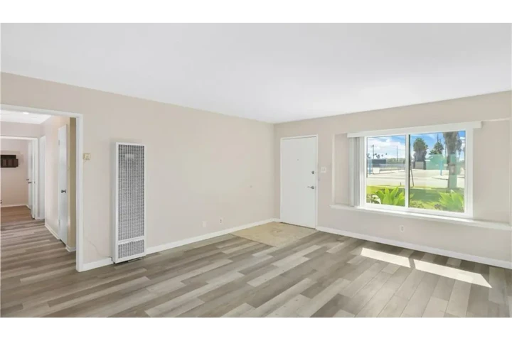 $2500 : 3 Bedroom house in Lynwood image 3