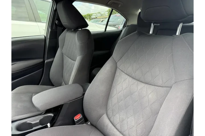 $9850 : 2020 Corolla LE image 8