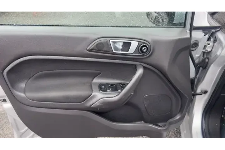 $8998 : Ford Fiesta 2015 SE 4dr Seda image 10