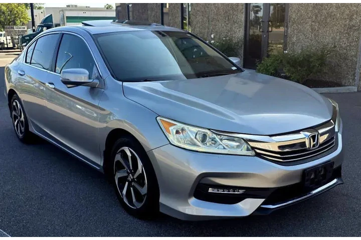 $12950 : 2017 Accord EX image 8