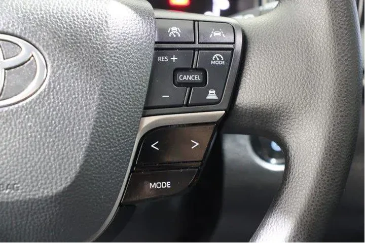 $27998 : Toyota Camry 2025 LE 4dr Sed image 10