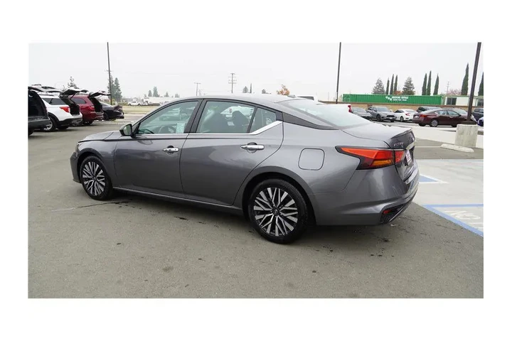 $19450 : 2024 Altima 2.5 SV image 7