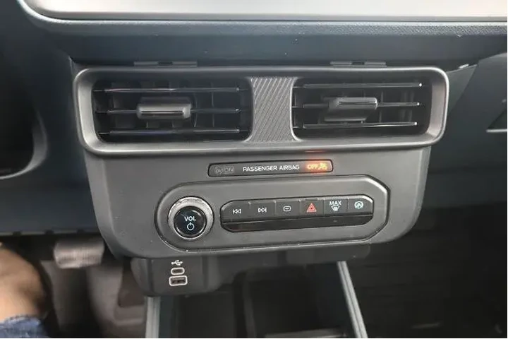 $27998 : Ford Maverick 2025 XL 4dr Su image 9