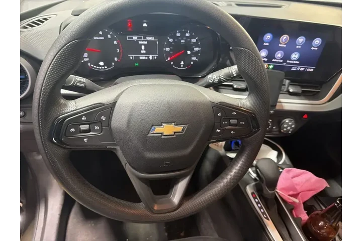 $17918 : Chevrolet Trax 2024 LS 4dr C image 2